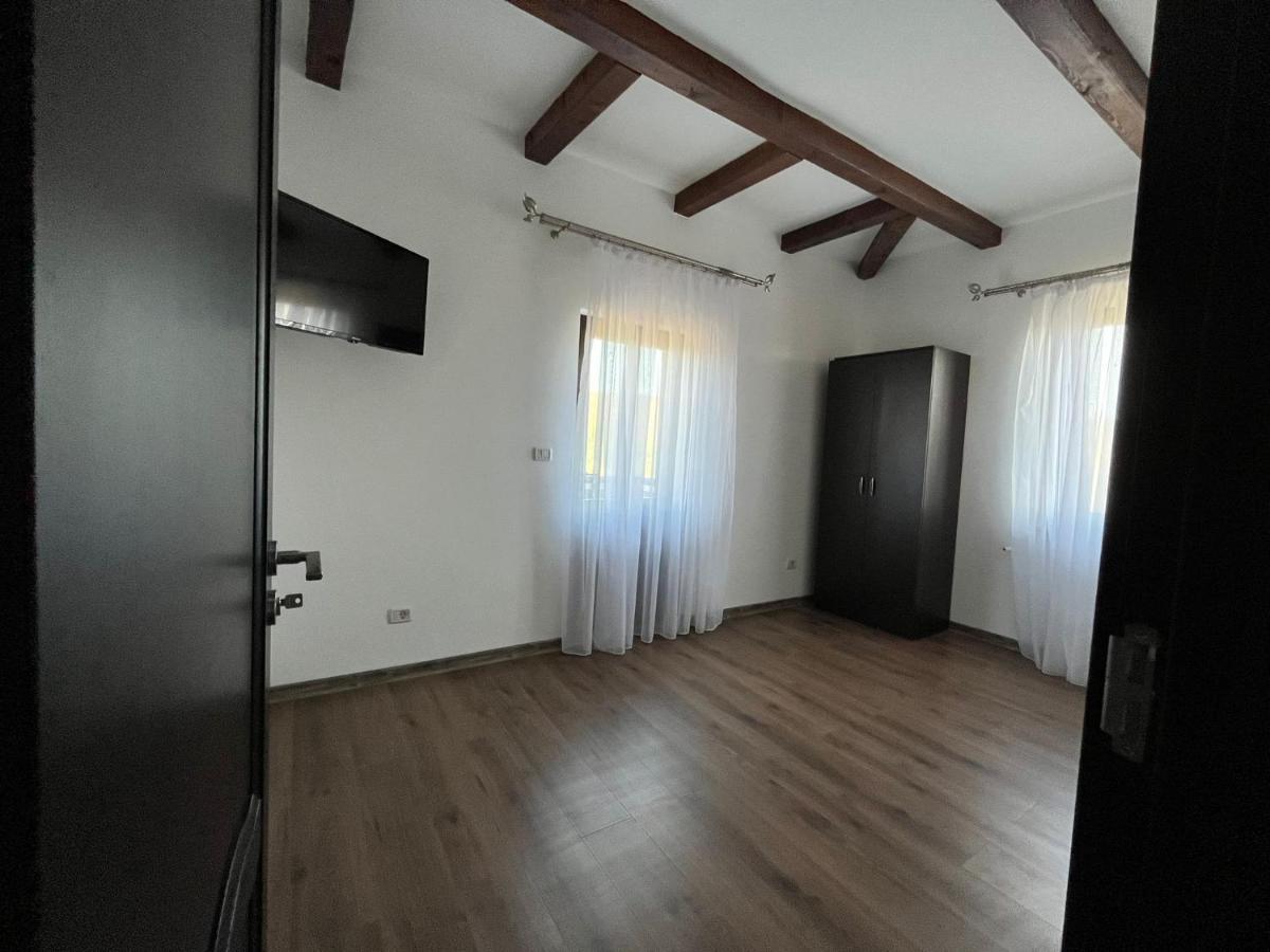 Pensiunea La Conac Birlad Luaran gambar