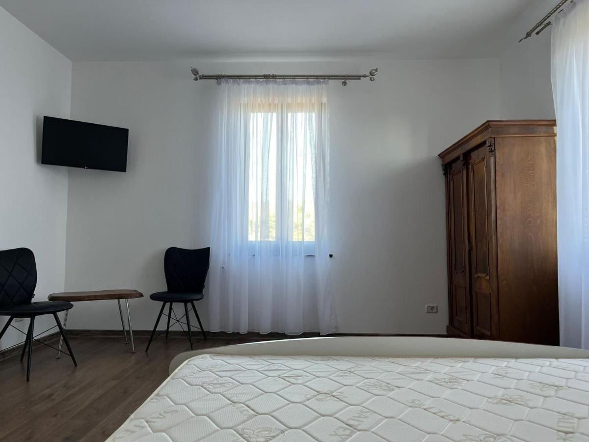 Pensiunea La Conac Birlad Luaran gambar